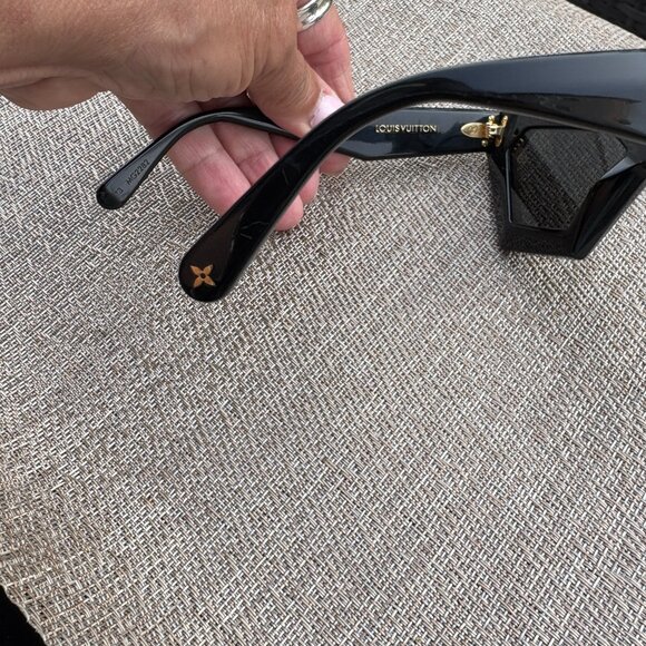 Pre-owned Louis Vuitton Black LV Cut Sunglasses 2022 - Picture 8 of 13